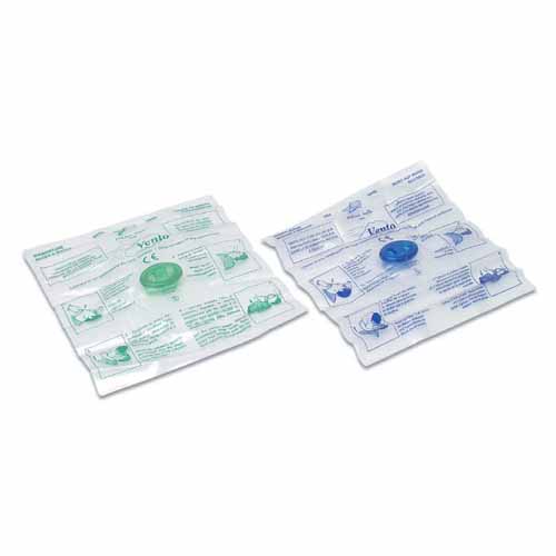 Foglio protettivo per rianimazione bocca a bocca munito di boccaglio con valvola di non ritorno. foglio trasparente e atossico