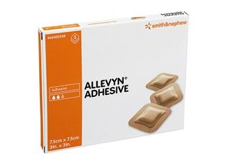 Medicazione idrocellulare adesiva sterile allevyn adhesive altamente assorbente in schiuma di poliuretano a struttura tristratificata 7,5x7,5cm 3 pezzi