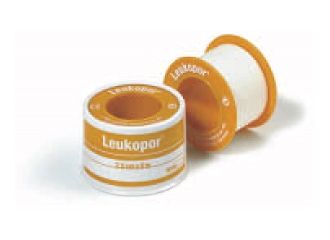 Cerotto adesivo ipoallergenico leukopor. supporto: tessuto non tessuto bianco di poliestere e viscosa adesivo poliacrilico senza resine e gomme naturali. 5x5cm mutabile